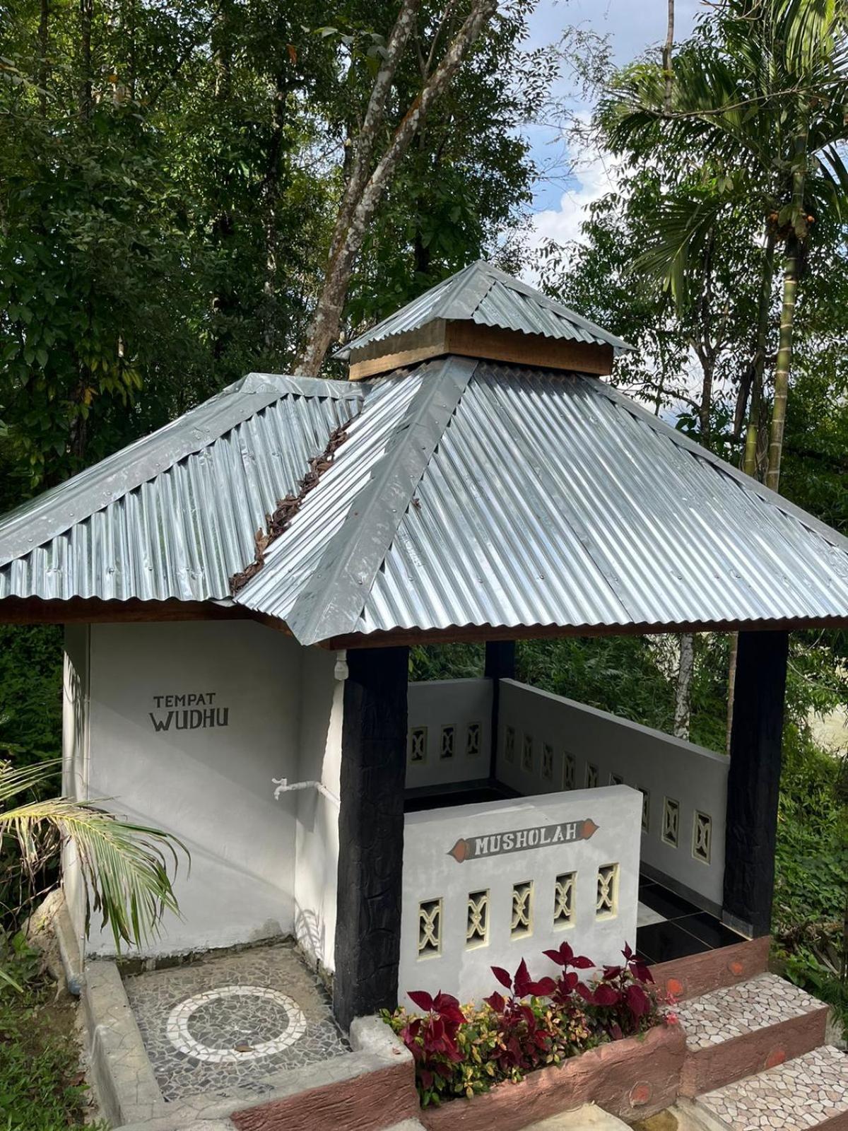 Asim Paris Guesthouse & Jungle Trekking Bukit Lawang Luaran gambar
