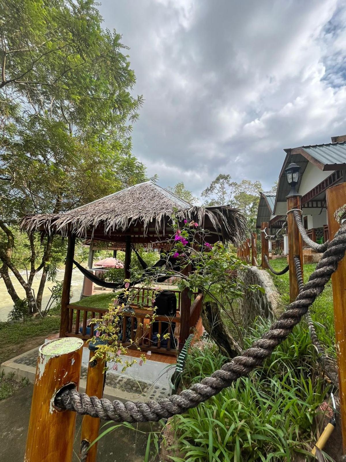 Asim Paris Guesthouse & Jungle Trekking Bukit Lawang Luaran gambar